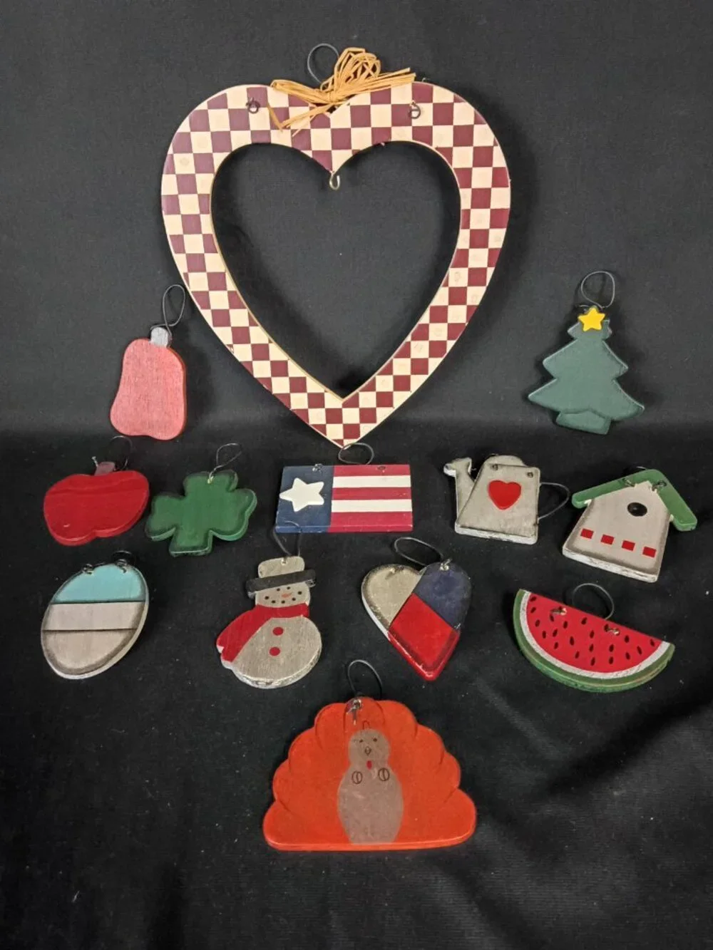 Cobble Creek Seasonal Heart Plaque 12 Interchangeable Wooden Icons Primitive